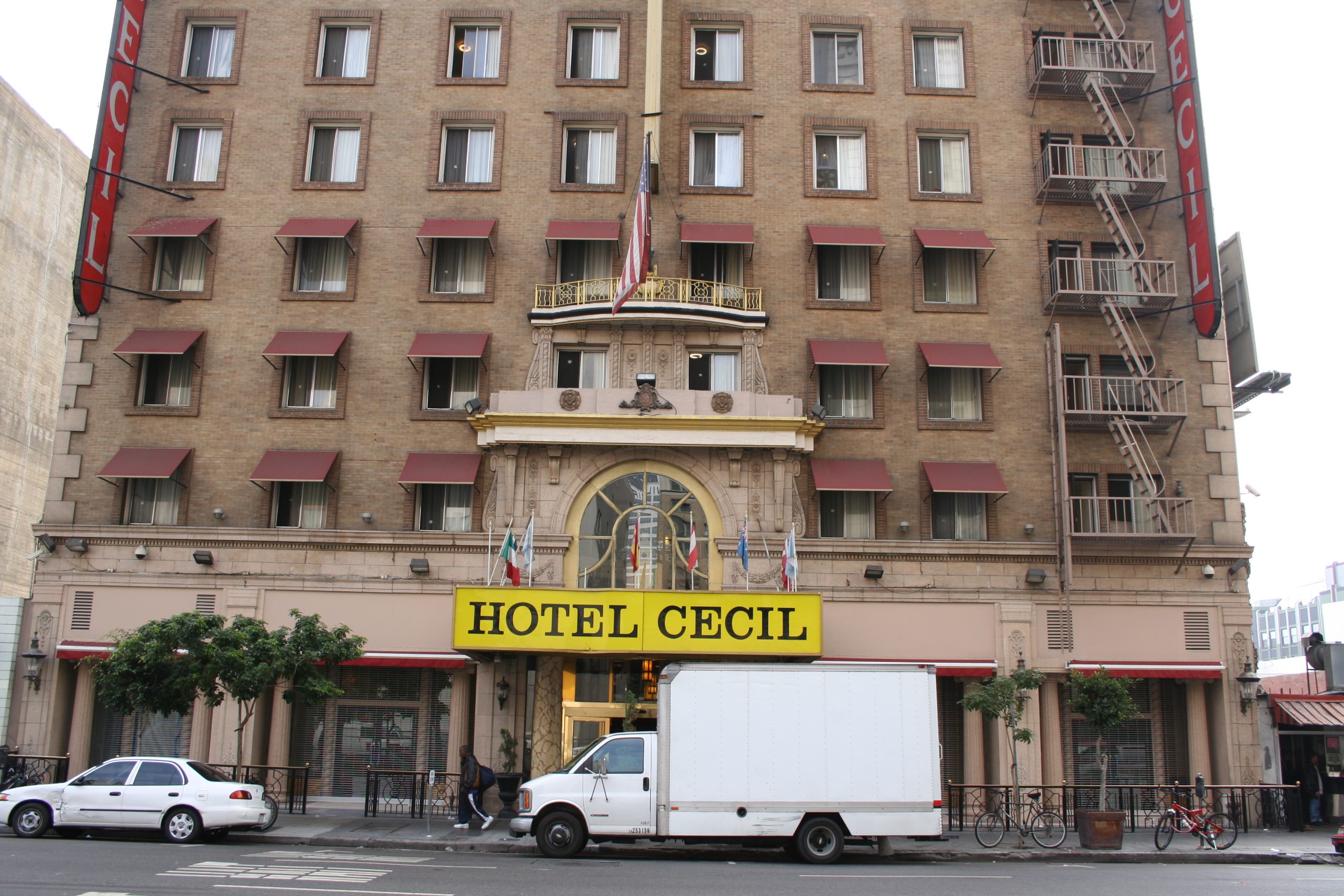 where is the cecil hotel