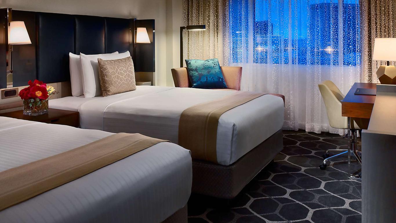Houston (Texas) Hotels with 18+ Check-In