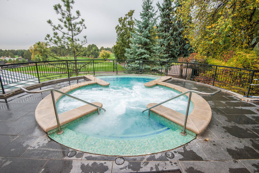 Top 5 Hotels with a Jacuzzi in the room Colorado Springs: Ultimate Luxury and Relaxation